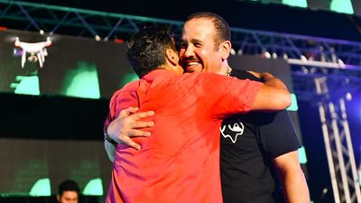 تحت شعار «تسعيناتي».. هشام عباس وحميد الشاعرى يشعلان حفل الساحل الشمالي