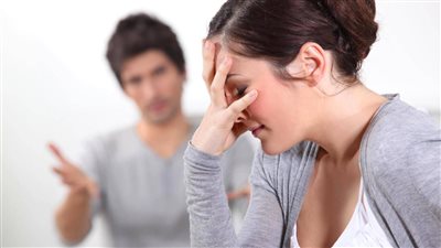 «مشغول بموبايله».. 4 علامات تدل على أن زوجك يغشّك