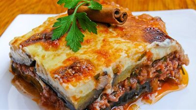 من المطبخ اليوناني.. تعرفي على طريقة عمل «موساكا»