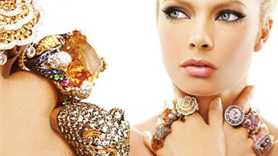 «هادية ومرحة ولا جريئة؟».. اعرفي شخصيتك من إكسسواراتك  