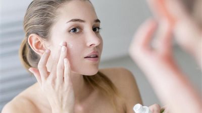 منها الشوفان والعسل.. خلطات طبيعية لعلاج احمرار البشرة