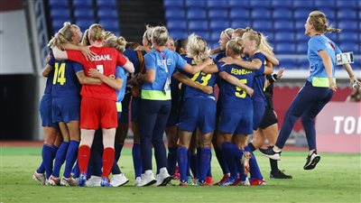 سيدات «السويد وكندا» في نهائي كرة القدم بأولمبياد طوكيو