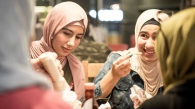 هل صوت المرأة عورة؟.. الشيخ عبد المعز يُجيب| فيديو