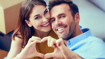 ماذا يحب المشاهير في شريكة الحياة؟.. الخاطبة تجيب (فيديو)