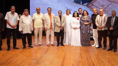 مسرحية «ألمظ وسي عبده» تودع الإسكندرية 