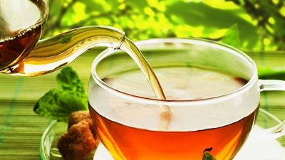 منها حب الشباب.. أضرار الإفراط في تناول المشروبات العشبية 