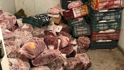 ضبط 2 طن فراخ وبرجر فاسد بمطعم وجبات جاهزة بوسط القاهرة