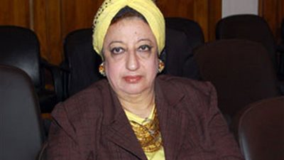 «العصمة في يد الزوجة».. أستاذ اجتماع تحذر من العواقب 