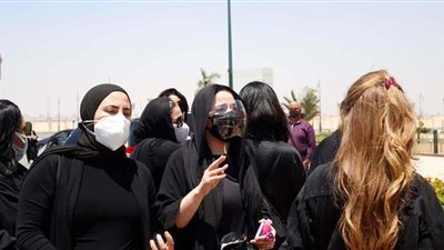 جنازة دلال عبد العزيز| أسامة الأزهري يؤم المصلين.. وشمس البارودي : أدعو لها بالرحمة 