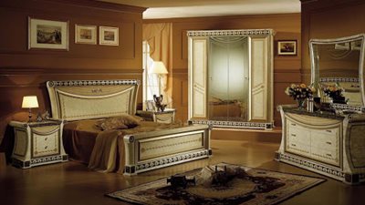 خبيرة طاقة: وضع المرآة أمام السرير سبب المشاكل الزوجية