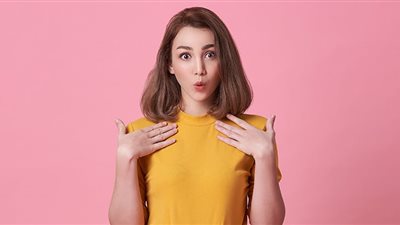 على غرار «فتاة المول».. 5 علامات تجعلكِ تشكين في خيانة صديقتكِ لكِ