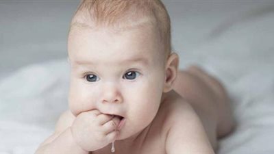 سيلان اللعاب عند الأطفال أثناء النوم.. مرض أم عرض؟ 