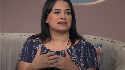 استشاري نفسي توضح كيفية التعامل مع الطفل العصبي (فيديو)