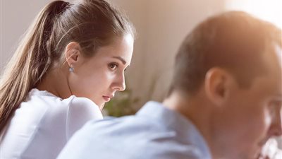 أسامة منير لمتصلة: غيّري على جوزك لما يبدأ يلاغي مش لما يبص