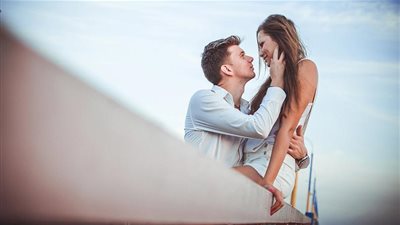 كيف أجعل خطيبي يحبني بجنون؟ 