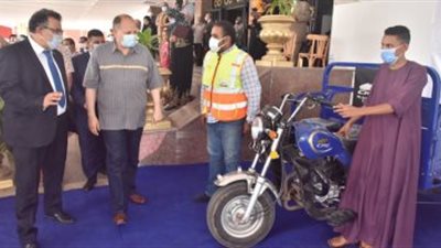 التضامن تدشن برنامج فرصة بأسيوط وتسلم أدوات إنتاج لـ 308 مستفيدين