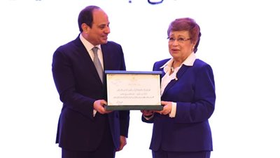 المرأة ساعدت الدولة.. حين مدح الرئيس «الست المصرية»