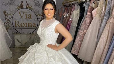 رحلة كفاح.. «آمال» مصممة فساتين زفاف بدأت من الصفر ووصلت للملايين