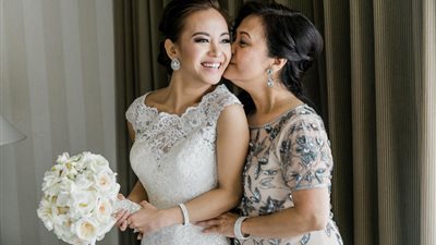 سر دموع الأم ليلة دخلة ابنتها.. فرح أو خوف وقلق؟