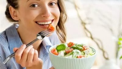 منها مضغ الطعام.. 4 طرق لخسارة الوزن بدون نظام غذائي