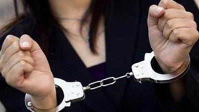 المعلمة النصابة.. سرقت أموال ضحاياها بزعم استثمارها فى السناتر