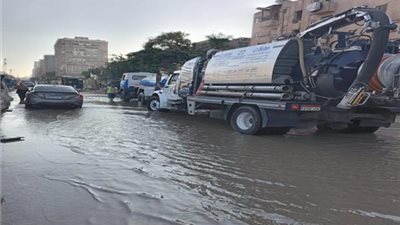 مياه الجيزة: الدفع بـ 13 سيارة لشفط المياه بشارع جامعة الدول العربية