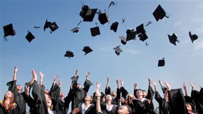 بعد نتيجة الثانوية العامة.. «فيس بوك» بيزغرد ويرقص 