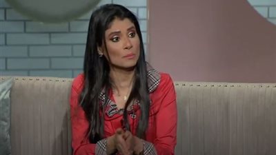 هل من حق الأب الطعن على قرار الولاية التعليمية للأم؟ محامية تجيب | فيديو