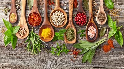 تحميه من كورونا.. 6 أعشاب وتوابل صحية لتعزيز مناعة طفلك 