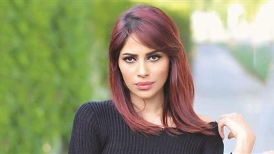 زوج ممثلة سعودية يحرجها أمام جمهورها