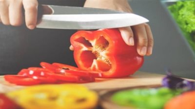 3 أطعمة يجب فتحها قبل إضافتها للأكل