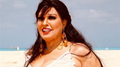 إطلالة جذابة لفيفي عبده بفستان أبيض تشعل مواقع التواصل 