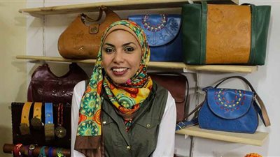 رانيا هلال مصممة حقائب تستوحي أعمالها من الفراعنة 