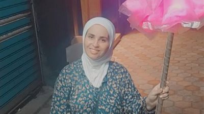 بائعة غزل البنات.. وزير الشباب والرياضة يتعهد برعاية «آية»