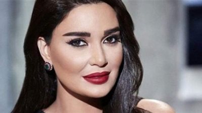 سيرين عبد النور تضع أحمر الشفاه.. وتطلب رأي الجمهور في «اللوك»| فيديو