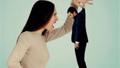 متصلة تبكي وتشتكي من زوجها بعد الزواج من أخرى.. ورد فعل الشيخ