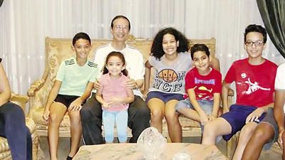 ألغى لقب الجد مع أحفاده.. حمدي الكنيسي أشهر مراسل حربي.. وصف شريكة حياته بالزوجة الصالحة