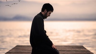 شاهد.. أعمل إيه مع أبنائي بعد ما ربيتهم على الالتزام في الصلاة ثم تركوها