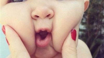 خبيرة تُحذر: «ما تقوليش لطفلك تعالى سلم على عمو»