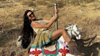 لاميتا فرنجية تشعل مواقع التواصل بصورتها فوق الحصان 