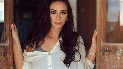 أفضل 8 إطلالات جذابة لبسنت شوقي على السوشيال ميديا || صور