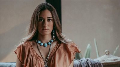 8 إطلالات جذابة لأمينة خليل على السوشيال ميديا || صور