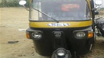 أصابهما بكدمات.. القبض على سائق 