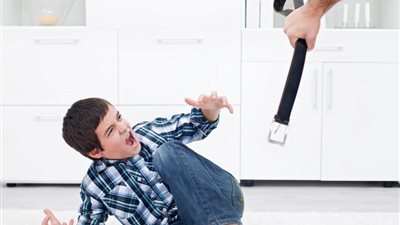 أخصائية نفسية تُحذر الأمهات من سلوك يدمر شخصية طفلها| فيديو