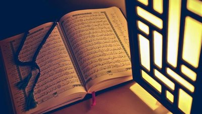 صغيرة السن تتقن القران بأحكامه/ فيديو