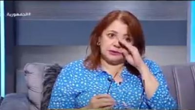 متصلة تجبر الفنانة حنان سليمان على البكاء| فيديو