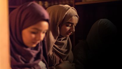 حكم صلاة المرأة وقدمها مكشوفة..الإفتاء تجيب