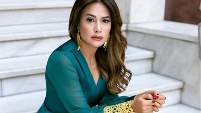 هند صبري: فكرت في ارتداء الحجاب| فيديو