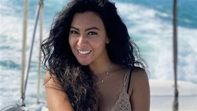 ميرهان حسين في لحظة تأمل على «إنستجرام»