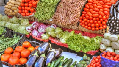 أسعار الخضروات والفاكهة اليوم الجمعة